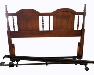 262 - Bed w/ Metal Frame - 61 x 46 x 70
