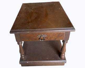 556 - Wood End Table - 22 x 28.5 x 22

