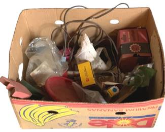 558 - Box of Assorted Items
