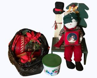 585 - Assorted Christmas Items
