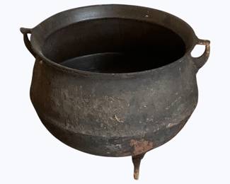 557 - Cast Iron Pot - 16 x 15
