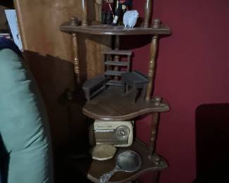 Corner display shelf