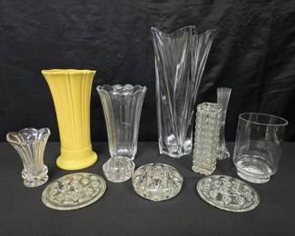 CT393Vases and frogs