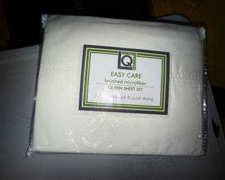 Living Quarters Queen Sheet Set $15.00