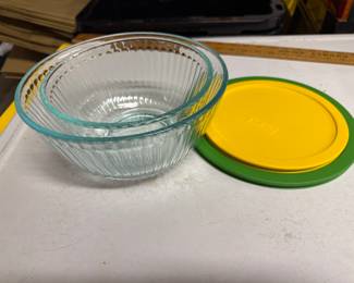 2 Pyrex Lidded Bowls $8.00