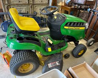 John Deere D110 Riding Lawn Mower