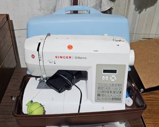SINGER SEWING MACHINE