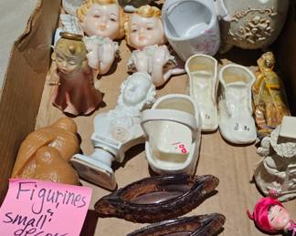 FIGURINES / SMALL DECOR