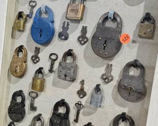 LOCK AND KEYS / SHADOW BOX