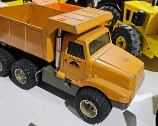 TOY DUMP TRUCK