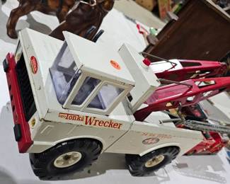 TONKA TOY WRECKER TRUCK