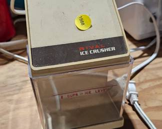 VINTAGE ICE CRUSHER