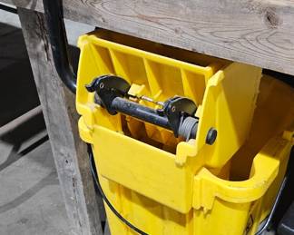 ROLLING MOP BUCKET