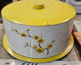 METAL CAKE CARRIER VINTAGE