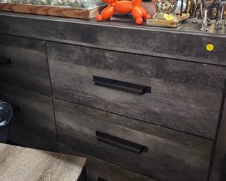 DRESSER