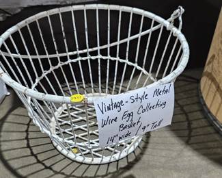 VINTAGE STYLE METAL WIRE EGG BASKET