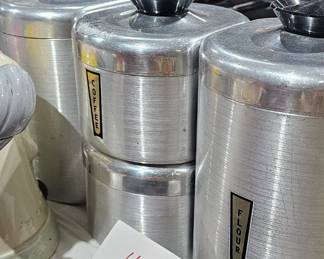 METAL CANISTER SET VINTAGE