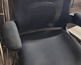 ROLLING OFFICE CHAIR