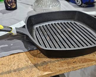 CAST IRON SKILLET