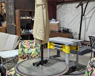 CHAIRS / TABLE / PATIO UMBRELLA