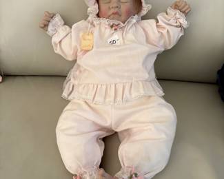 Original Dolls by Forget Me Not, Lloyd & Lee Middleton. First Moments 020783-V 1983 25,983 $25