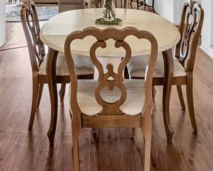 Dining Table Drop Leaf each end – 4 chairs