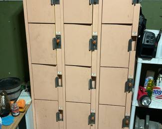 Bowling ball locker. Many bowling balls are also available.