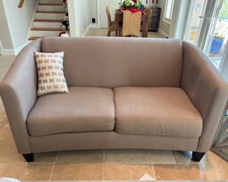 Another photo of the couch. See other photos 