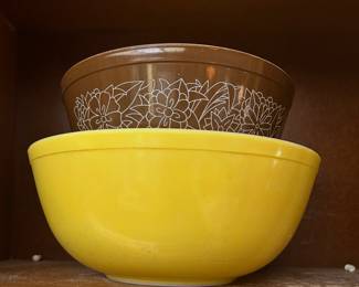 vintage PYREX bowls