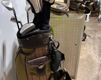 unique WOMEN'S set of golf clubs