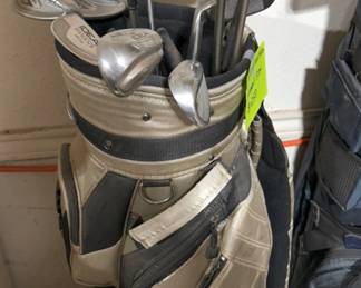 WOMEN'S set of golf clubs