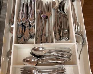 ONEIDA ARBOR ROSE flatware set