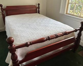 Antique Mahogany Cannonball bed (full size)