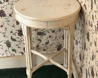 Vintage round White table