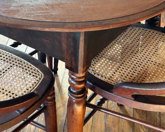 Turned Legs....great condition