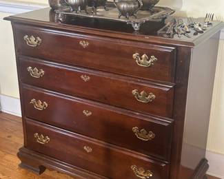 Mahogany 4 drawer chest....perfect for any spot!