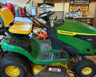John Deere Ride on lawn mower