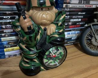 JinMei Bulldog Military Camo Alarm Clock