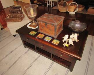 Coffee table with drawers on both sides