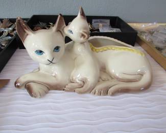 Hull Siamese cats planter