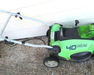 Cordless lawn mower with 40 volt battery