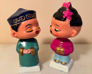 Vintage Kissing Bobbleheads