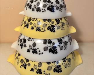Pyrex Gooseberry Cinderella Set