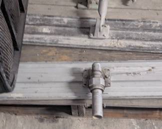 Cement skreeting tools