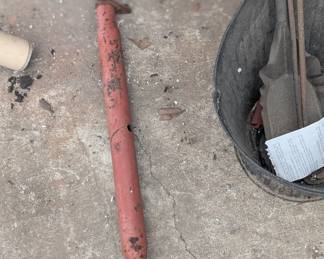 Third arm for 3pt, ash bucket and fireplace tools