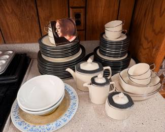 Gorgeous vintage Franciscan china set 