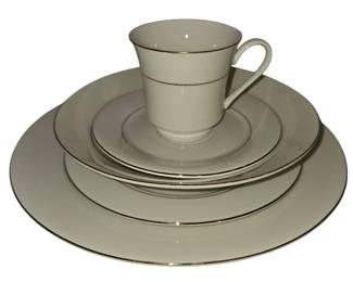 6 5Piece Place Settings 1998 Sakura Classic Gold Dinnerware