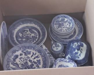 Set Royal China USA Blue Willow Platter Blue & White