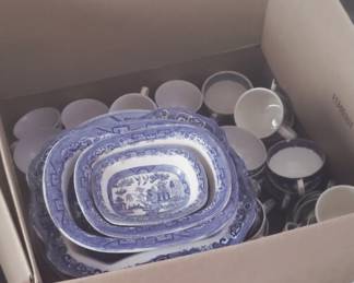Set Royal China USA Blue Willow Platter Blue & White