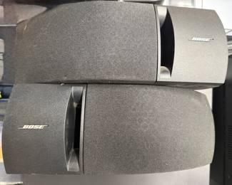 This is a pair of Bose 161 Bookshelf Speakers in black. 
